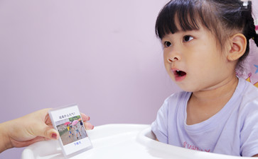 孩子突然口吃是怎么回事？
