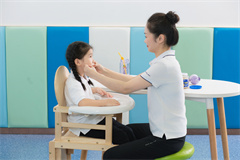 小孩結(jié)巴怎么治療？